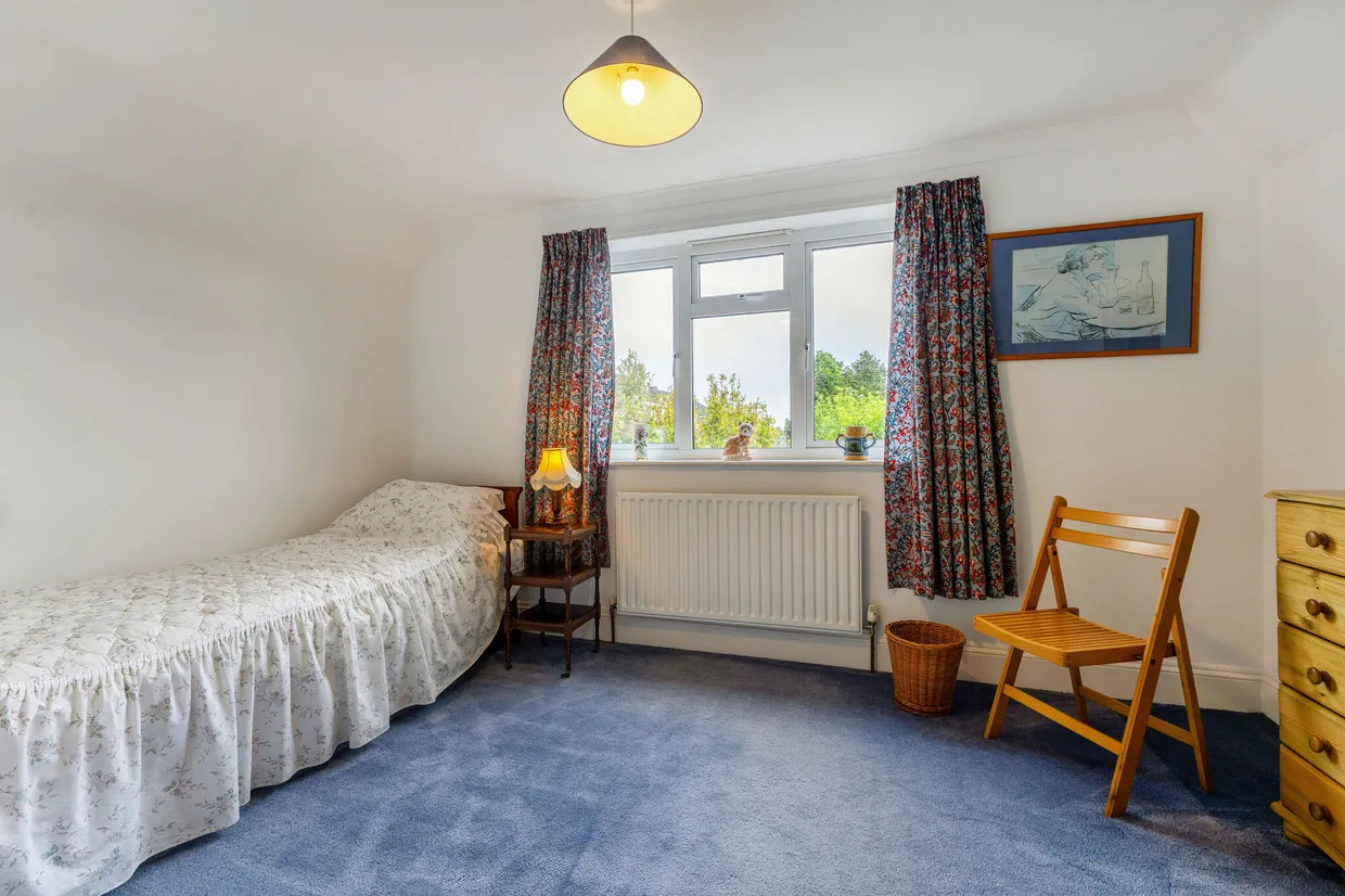 Greenfields Avenue, Alton, GU34 photo 15