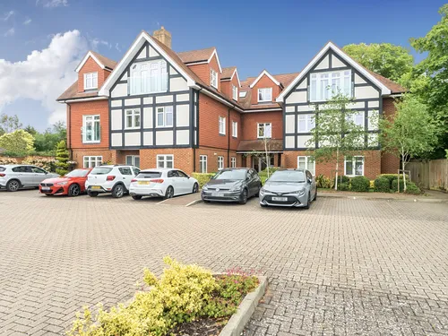 Shoppenhangers Road, MAIDENHEADphoto