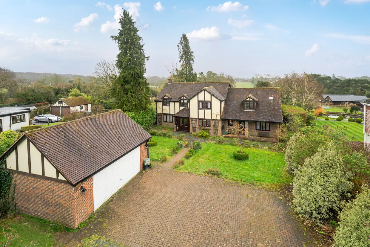 Blackberry Lane, Four Marks, GU34 photo 1