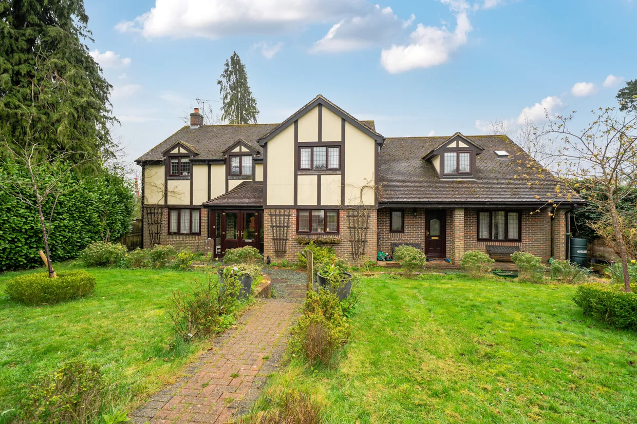 Blackberry Lane, Four Marks, GU34 photo 22