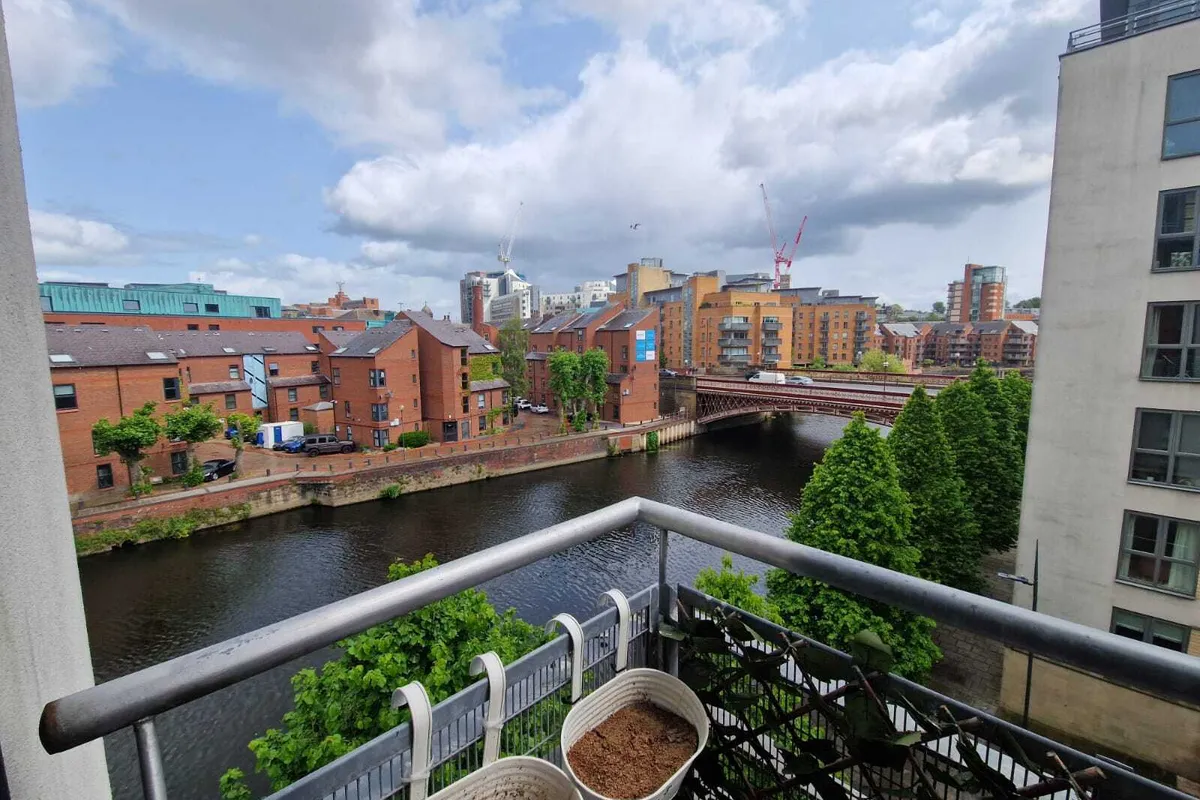 6 Bowman Lane, Leeds
