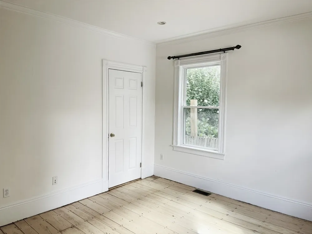 8 White Ave, Brookline, MA 02467