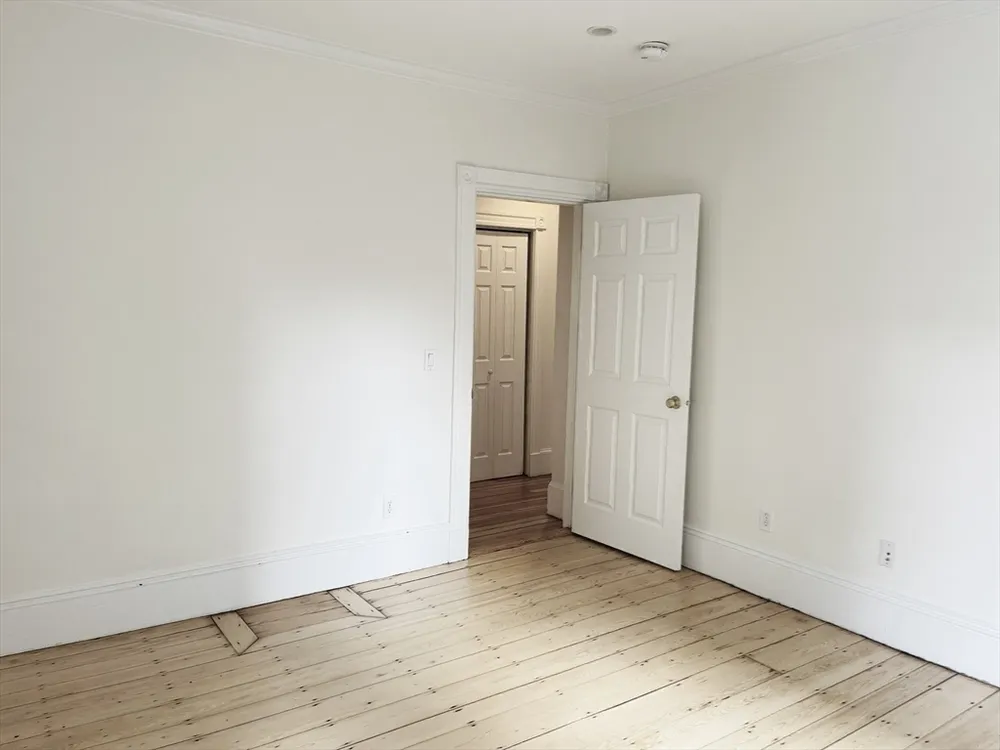 8 White Ave, Brookline, MA 02467