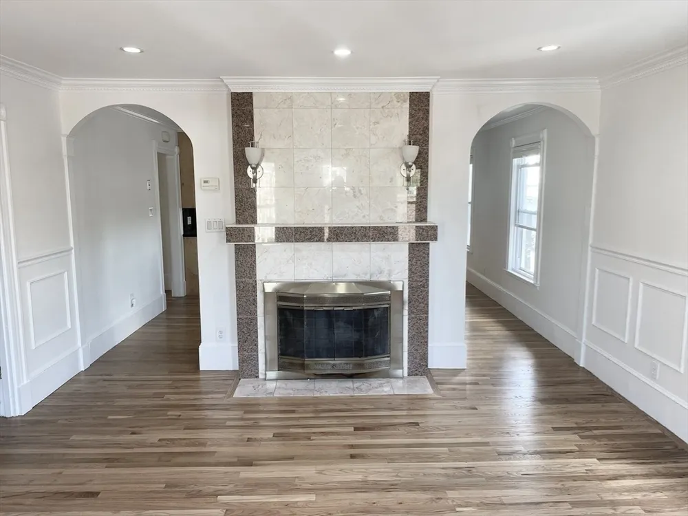 8 White Ave, Brookline, MA 02467