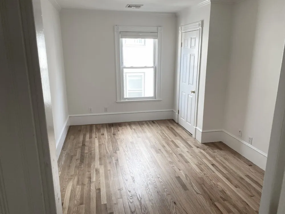 8 White Ave, Brookline, MA 02467