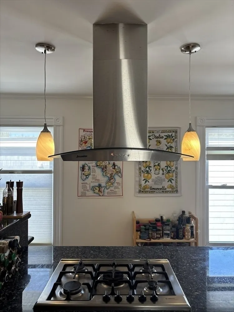 8 White Ave, Brookline, MA 02467