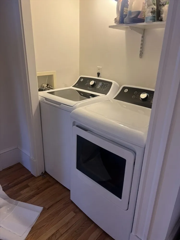 8 White Ave, Brookline, MA 02467