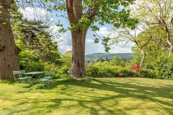 Tower Hill, Dorking, RH4 photo 1
