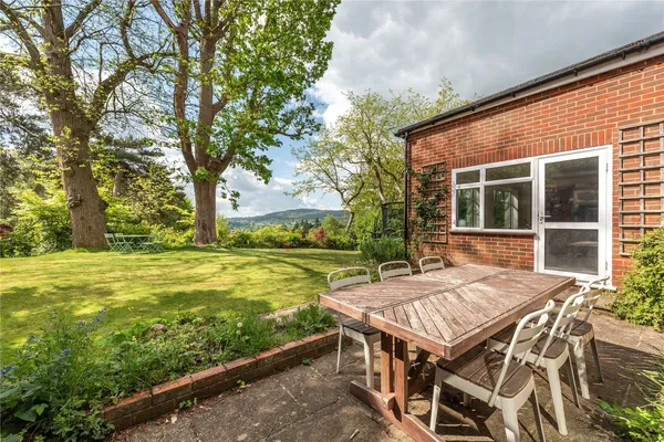 Tower Hill, Dorking, RH4 photo 8