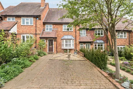 Lodge Gardens, Harpenden, AL5