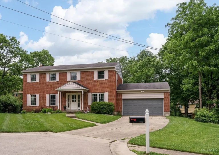 1987 Fossway Ct, Cincinnati, OH 45230