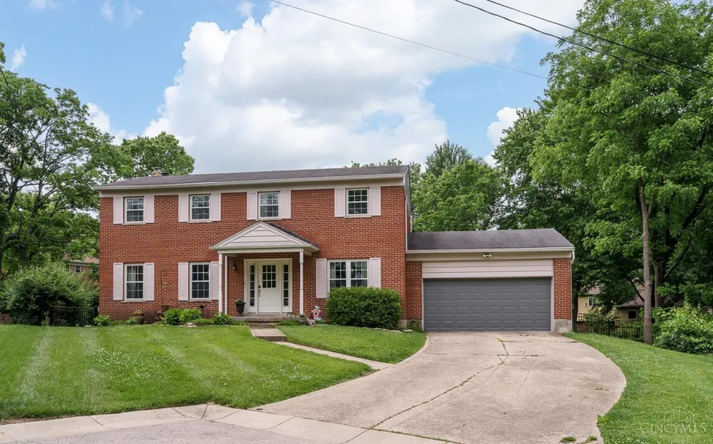 1987 Fossway Ct, Cincinnati, OH 45230