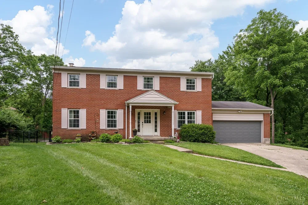 1987 Fossway Ct, Cincinnati, OH 45230