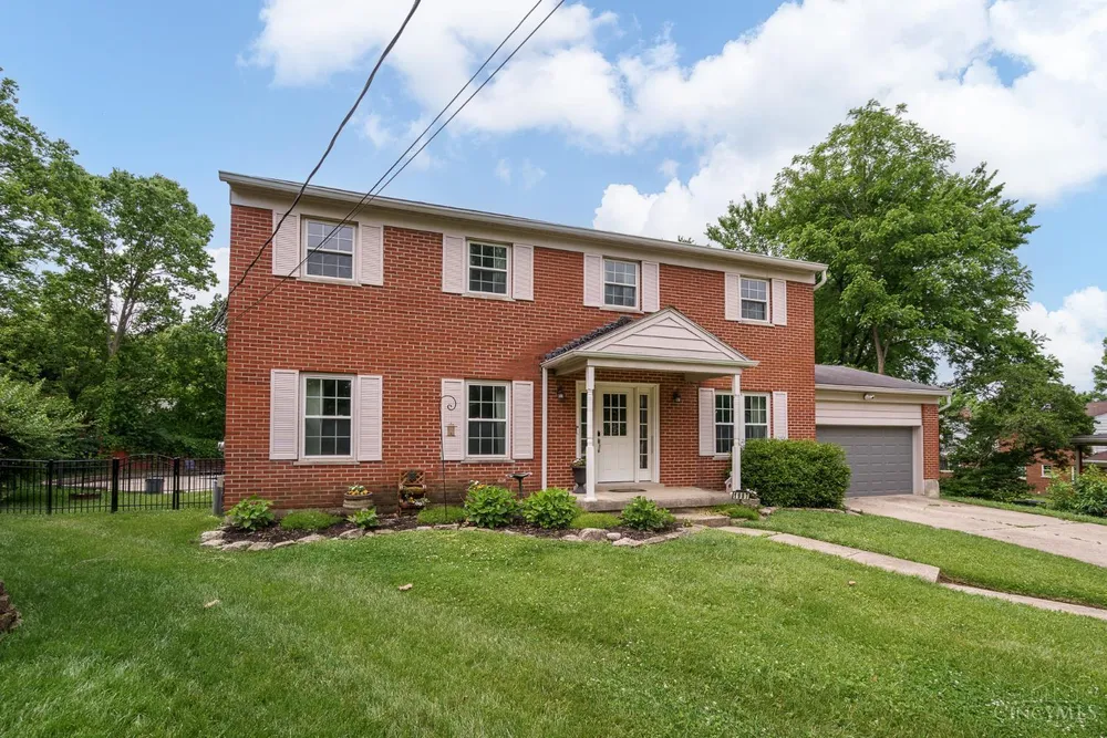 1987 Fossway Ct, Cincinnati, OH 45230