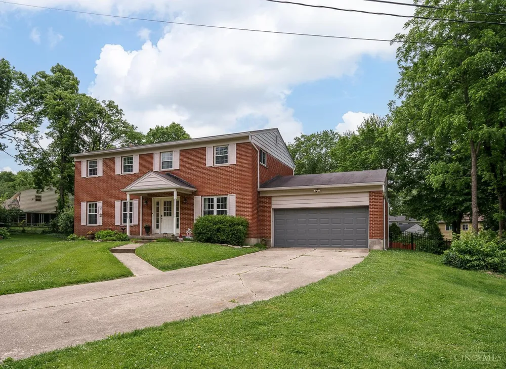 1987 Fossway Ct, Cincinnati, OH 45230