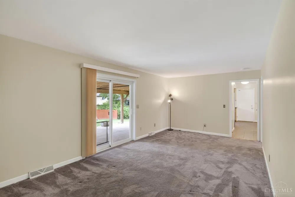 1987 Fossway Ct, Cincinnati, OH 45230