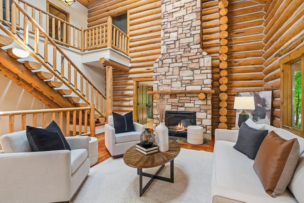 2050 Oakwood Ridge, Chanhassen, MN 55317