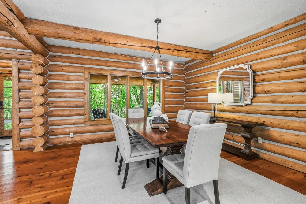 2050 Oakwood Ridge, Chanhassen, MN 55317