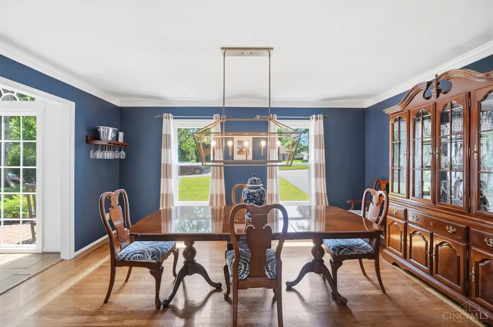 753 Huntersknoll Ln, Cincinnati, OH 45230