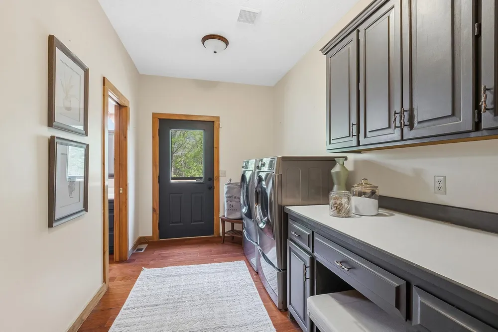 2050 Oakwood Ridge, Chanhassen, MN 55317