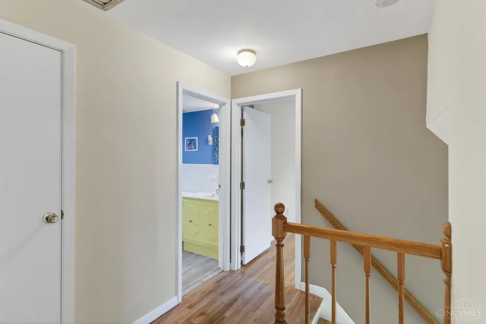 1987 Fossway Ct, Cincinnati, OH 45230