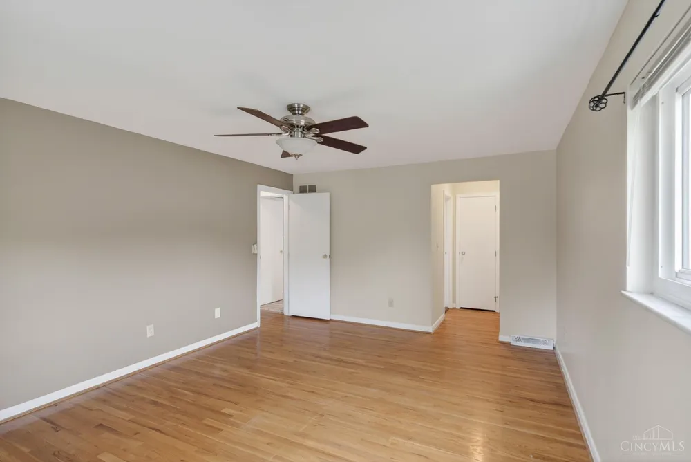 1987 Fossway Ct, Cincinnati, OH 45230