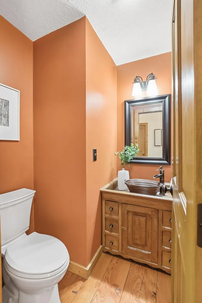 2050 Oakwood Ridge, Chanhassen, MN 55317