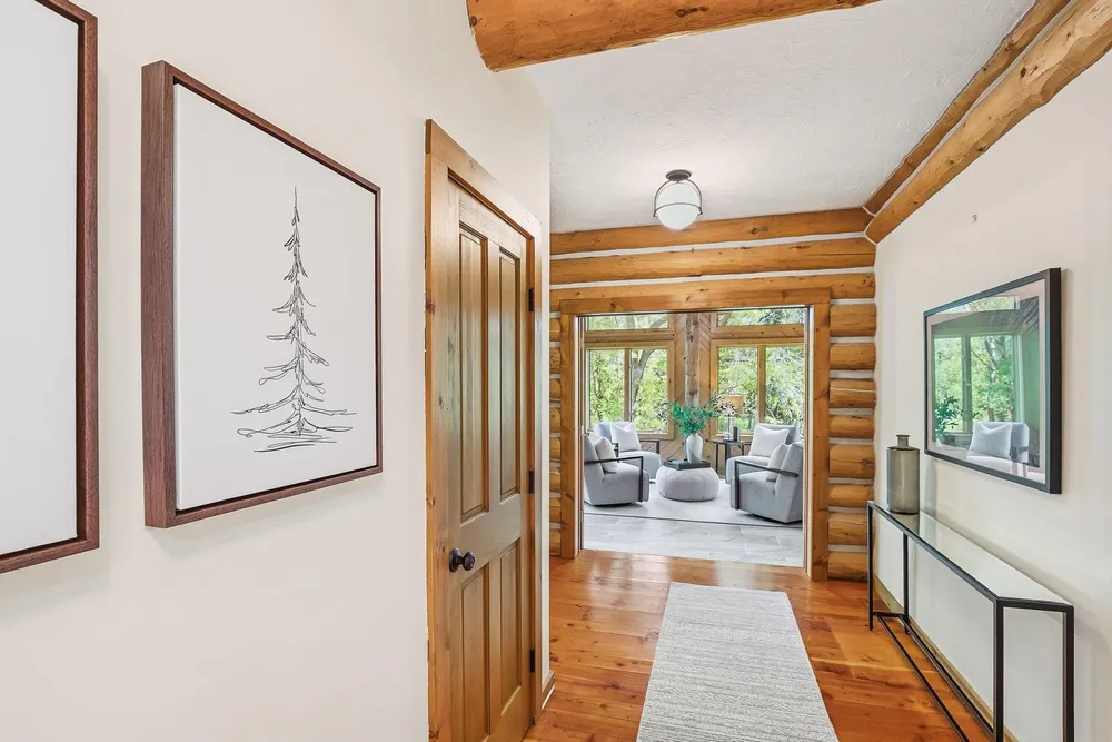 2050 Oakwood Ridge, Chanhassen, MN 55317