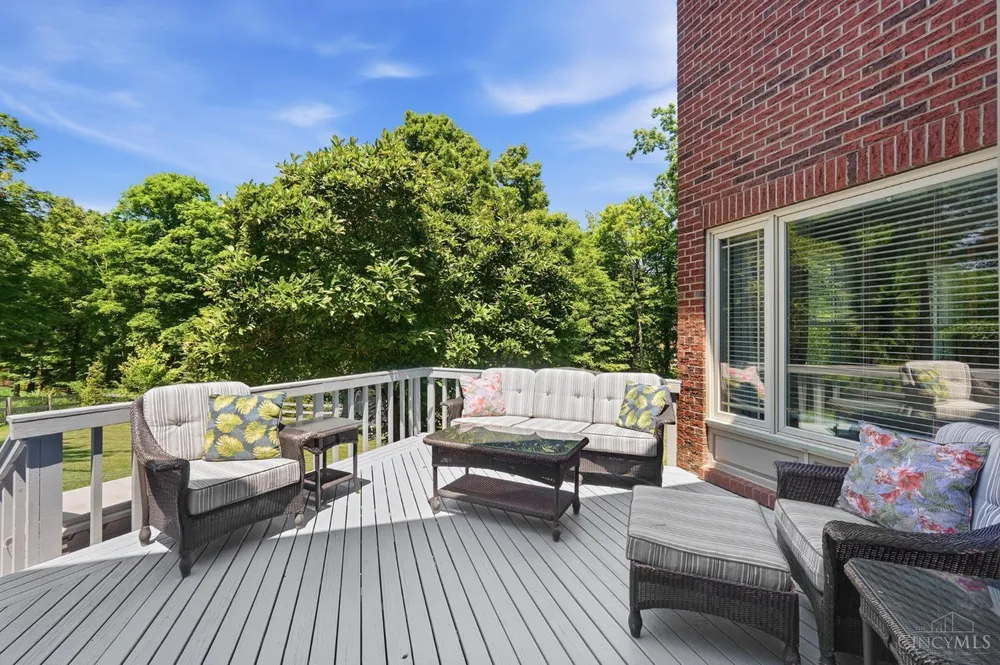 753 Huntersknoll Ln, Cincinnati, OH 45230