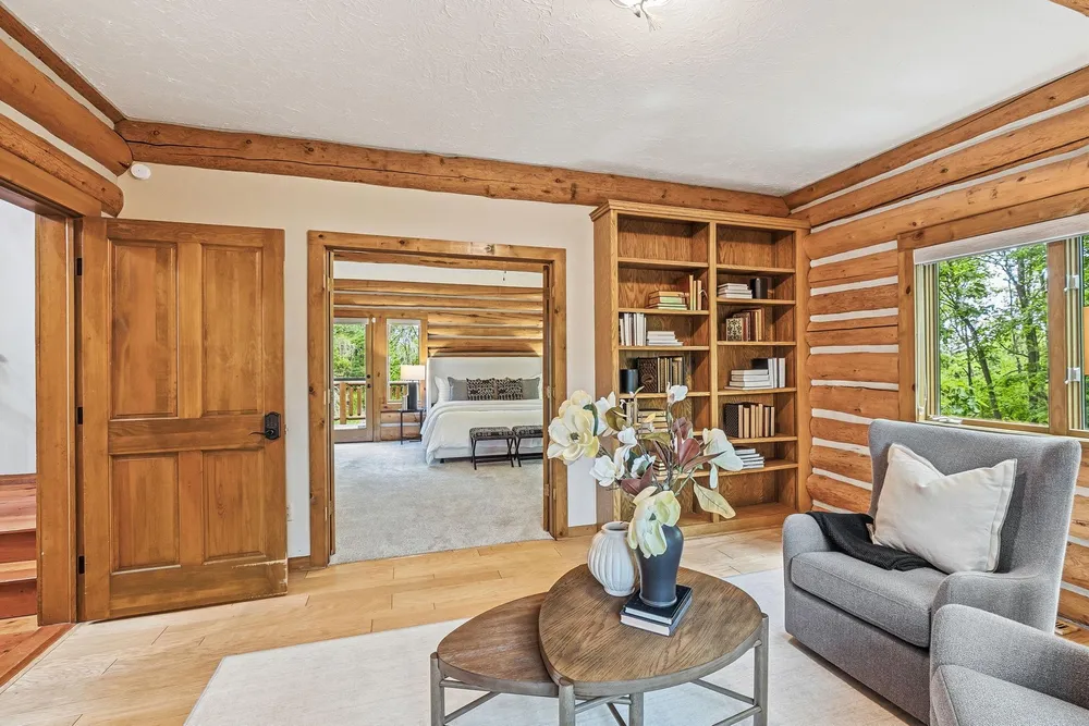 2050 Oakwood Ridge, Chanhassen, MN 55317