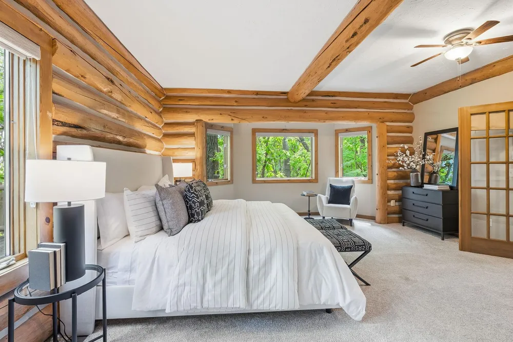 2050 Oakwood Ridge, Chanhassen, MN 55317
