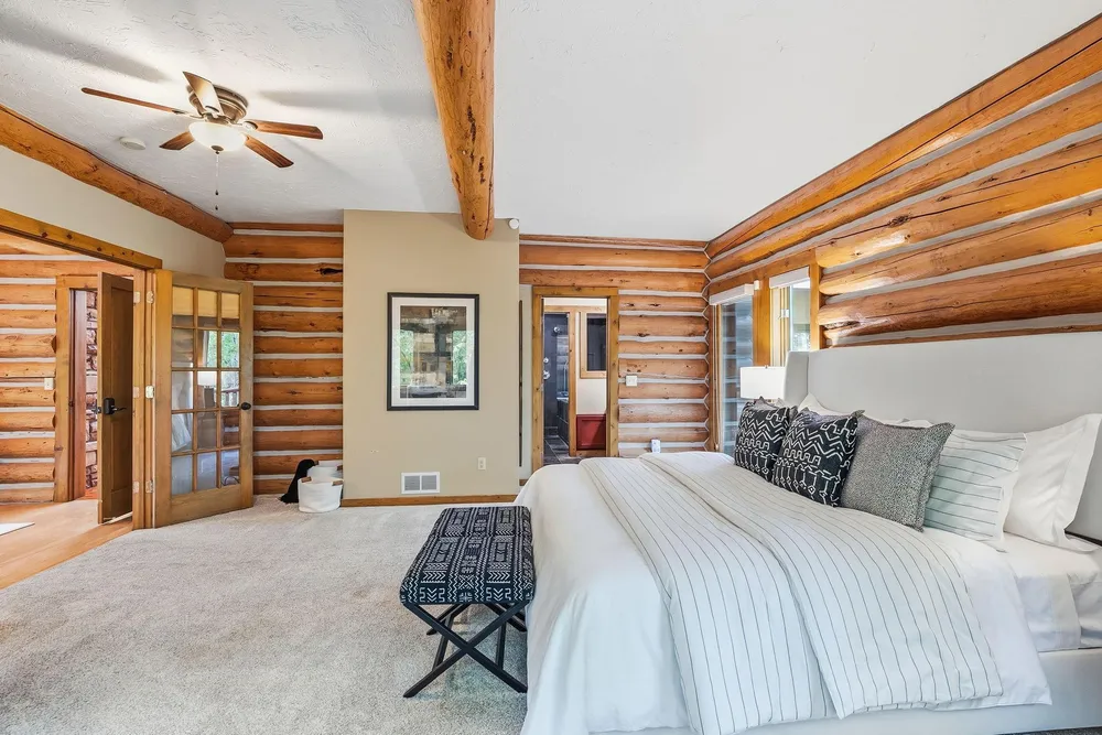 2050 Oakwood Ridge, Chanhassen, MN 55317