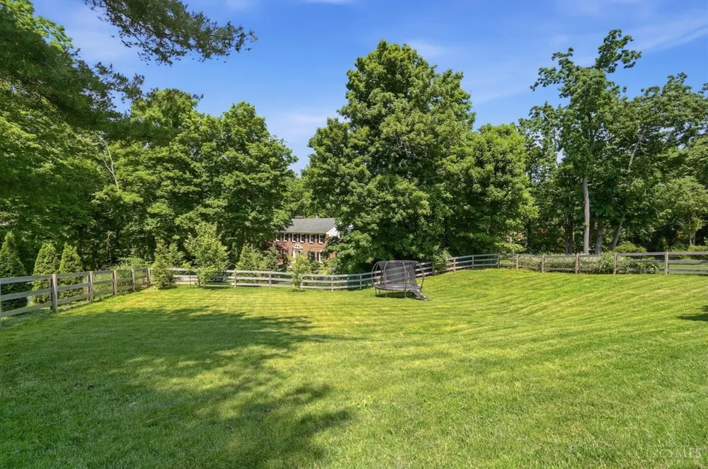 753 Huntersknoll Ln, Cincinnati, OH 45230