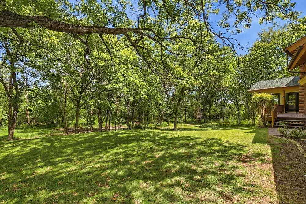 2050 Oakwood Ridge, Chanhassen, MN 55317