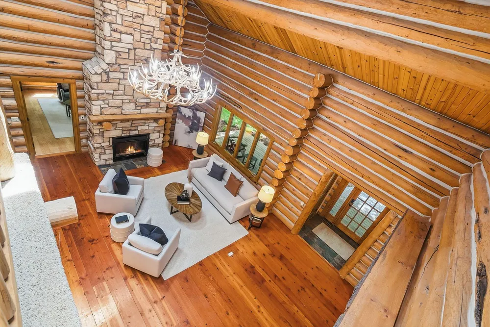2050 Oakwood Ridge, Chanhassen, MN 55317
