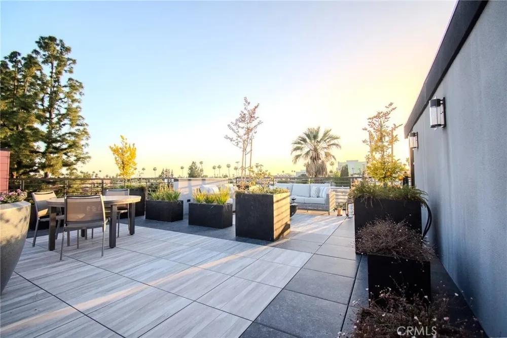 150 S Oak Knoll Ave, Pasadena, CA 91101