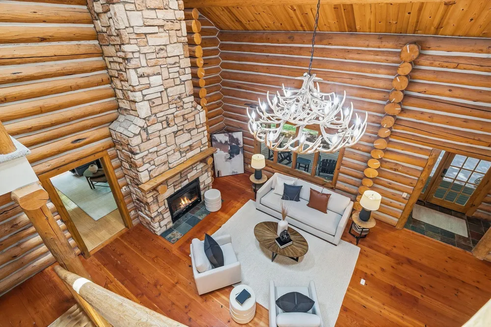 2050 Oakwood Ridge, Chanhassen, MN 55317