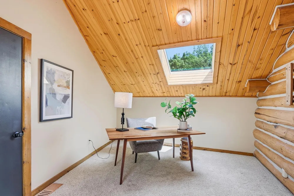 2050 Oakwood Ridge, Chanhassen, MN 55317