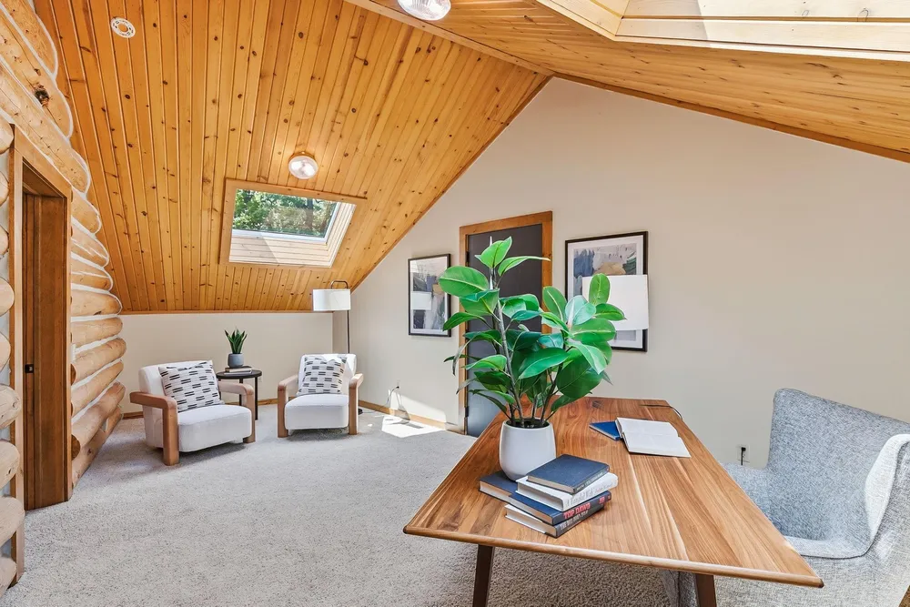 2050 Oakwood Ridge, Chanhassen, MN 55317