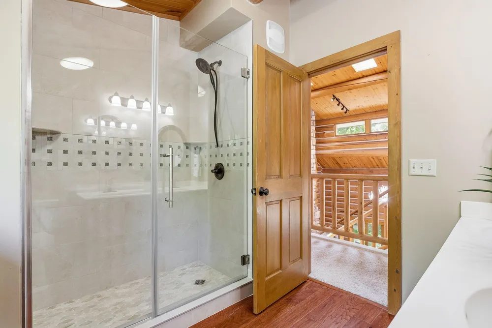 2050 Oakwood Ridge, Chanhassen, MN 55317