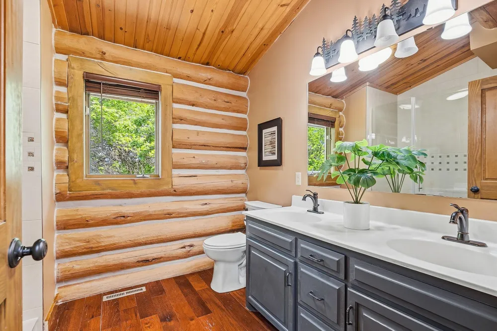 2050 Oakwood Ridge, Chanhassen, MN 55317