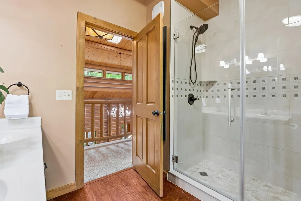 2050 Oakwood Ridge, Chanhassen, MN 55317