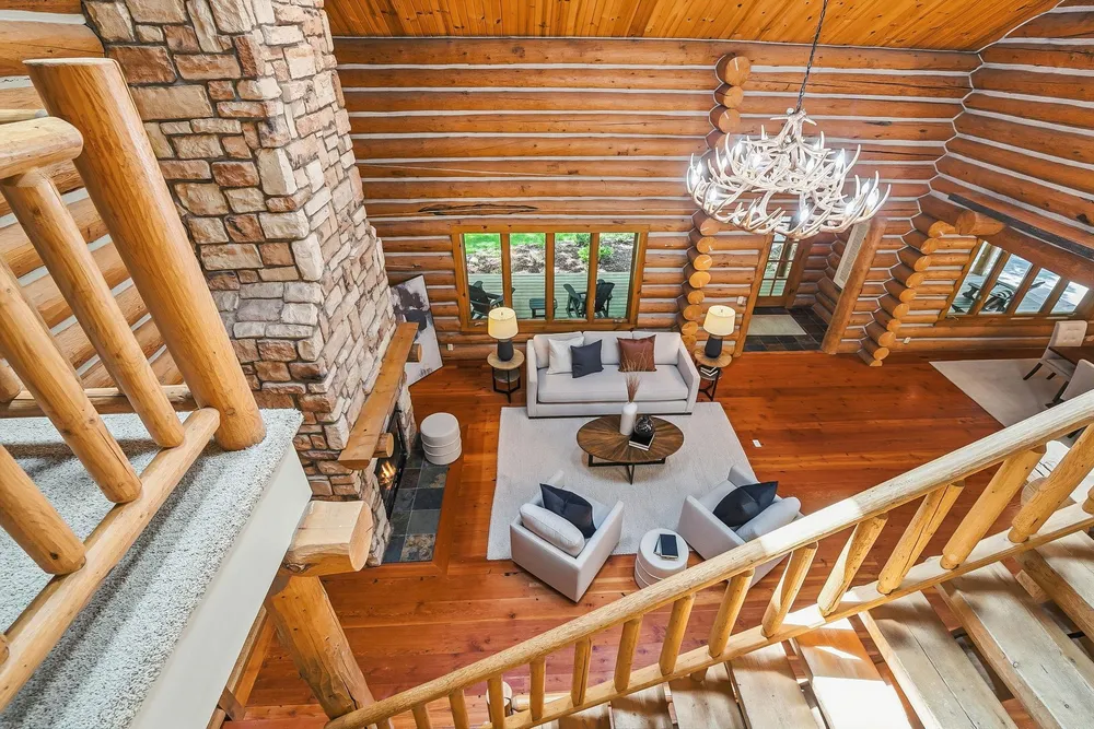 2050 Oakwood Ridge, Chanhassen, MN 55317