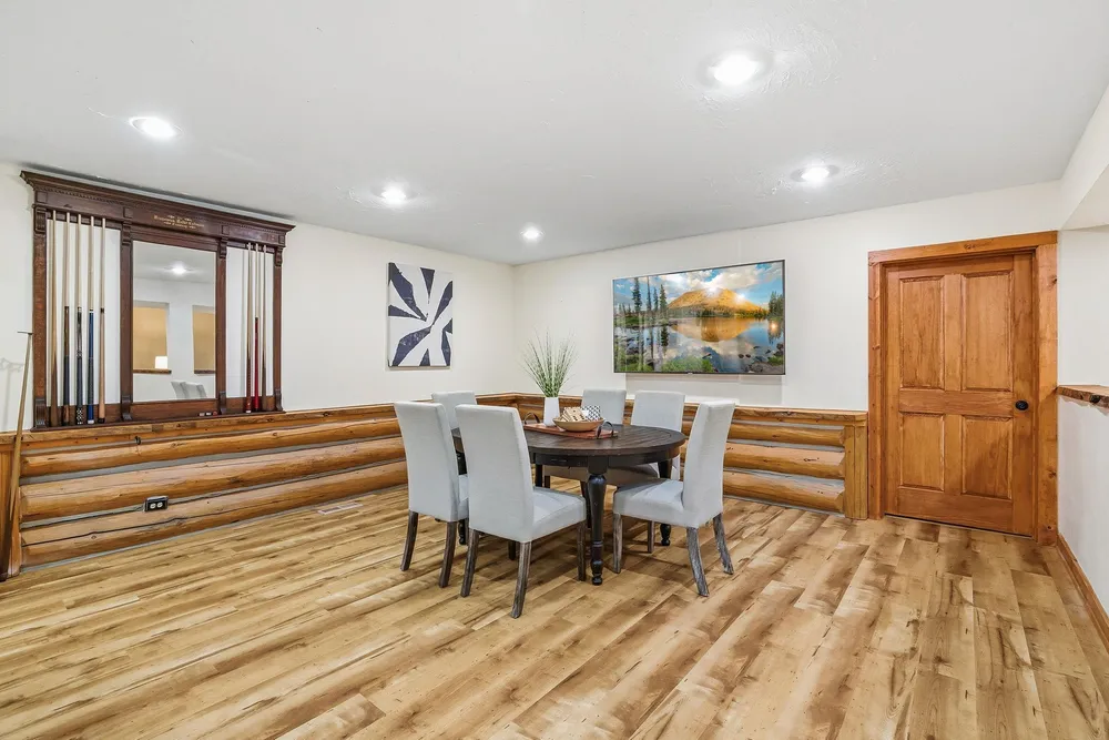 2050 Oakwood Ridge, Chanhassen, MN 55317