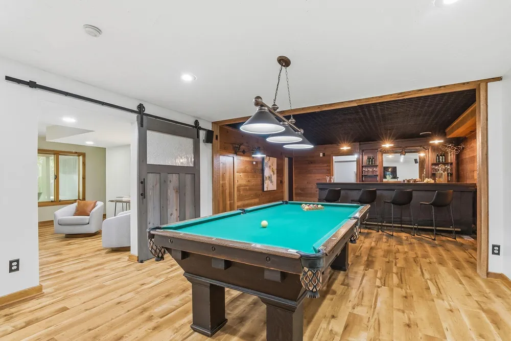 2050 Oakwood Ridge, Chanhassen, MN 55317