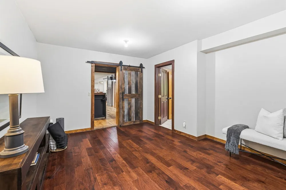 2050 Oakwood Ridge, Chanhassen, MN 55317