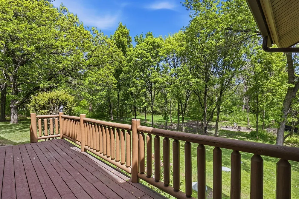 2050 Oakwood Ridge, Chanhassen, MN 55317