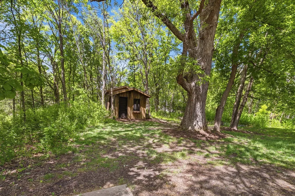 2050 Oakwood Ridge, Chanhassen, MN 55317