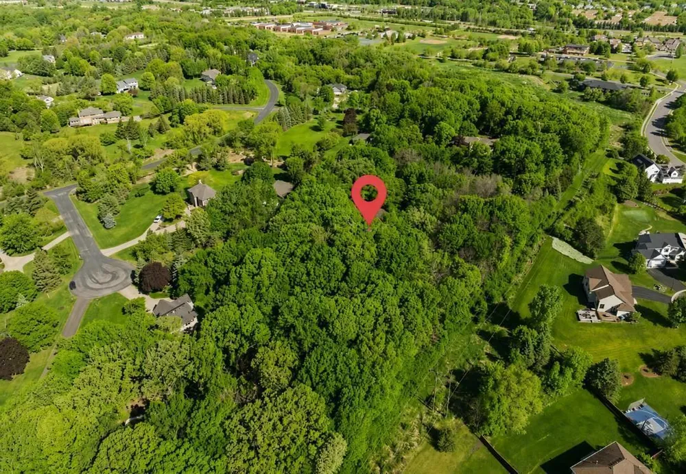 2050 Oakwood Ridge, Chanhassen, MN 55317