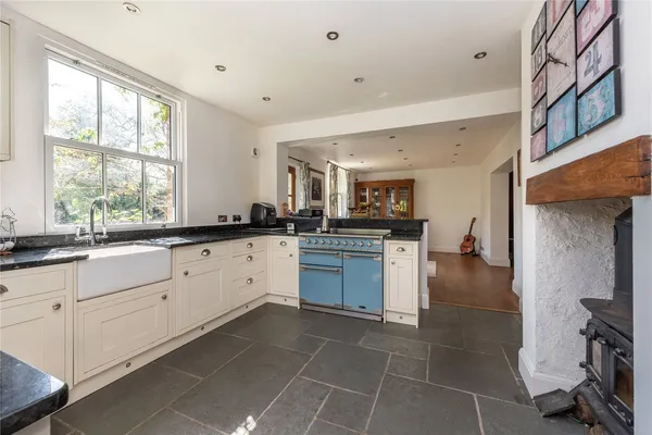 Mill Road, Holmwood, RH5 photo 3